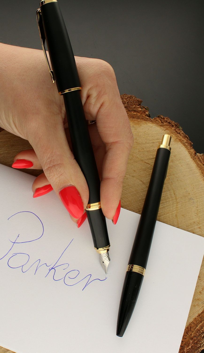 Pióro wieczne Parker Urban Classic Muted Black GT Urban Core Czarno Złoty. Pióro wieczne firmy Parker w czarnym, matowym ze złotymi wykończeniami to idealna propozycja dla kobiety jak i mężczyzny. Pióro  wyposażone w stalówkę ze stali nierdz.jpg